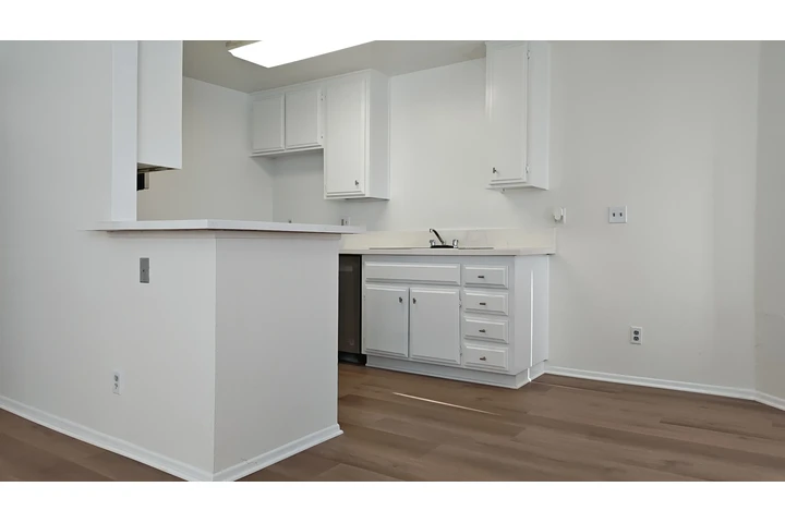 $1 : Rento cuarto y baño (Glendale) image 2