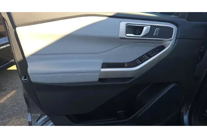 $35950 : Ford Explorer 2023 AWD XLT 4 image 8