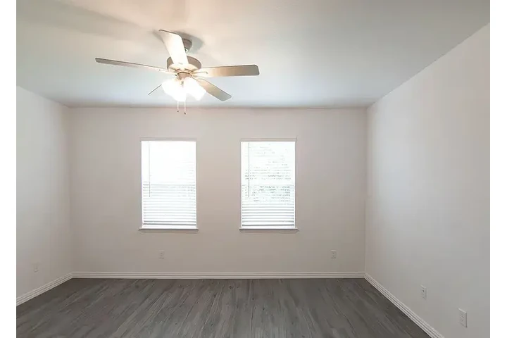 $1300 : HOUSE FOR RENT IN DALLAS TX image 4
