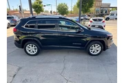 2017 Cherokee Latitude 4WD thumbnail