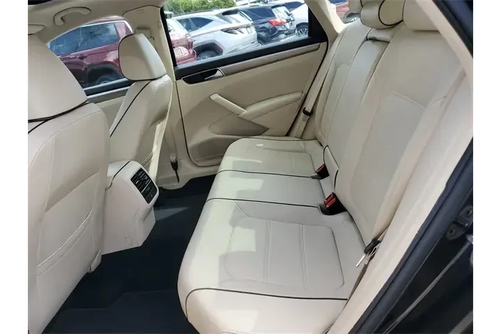 $8990 : Volkswagen Passat 2018 2.0T image 10