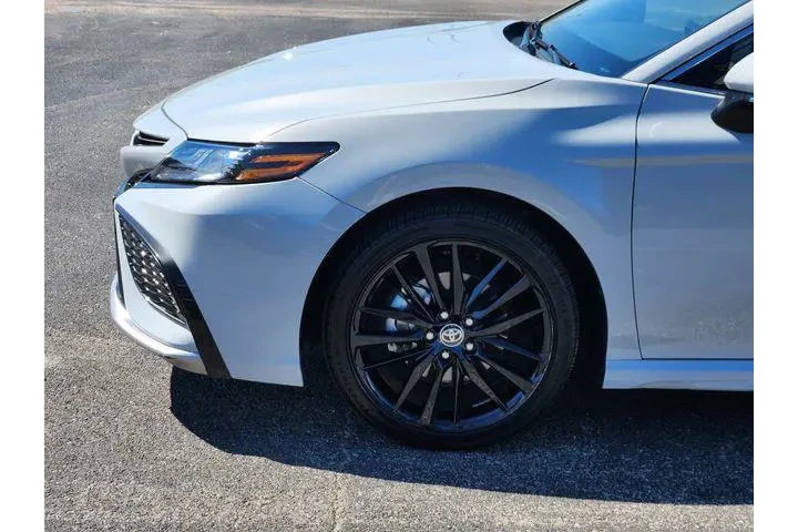$27497 : Toyota Camry 2024 XSE 4dr Se image 9