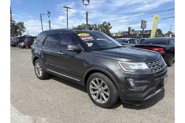 $13599 : 2016 Explorer Limited image 1