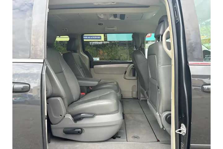 $3499 : 2011 Routan SE image 10