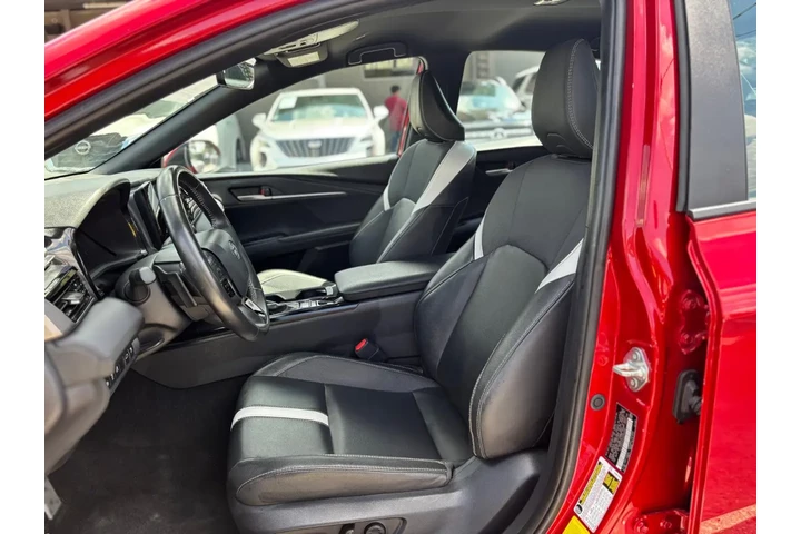 2025 Camry SE image 7