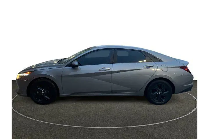 $18289 : Hyundai ELANTRA 2022 SEL 4dr image 2