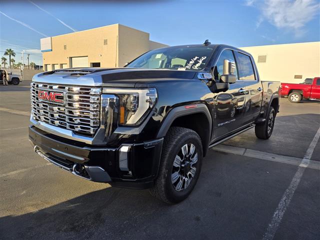 $81206 : Pre-Owned 2024 Sierra 2500HD image 8