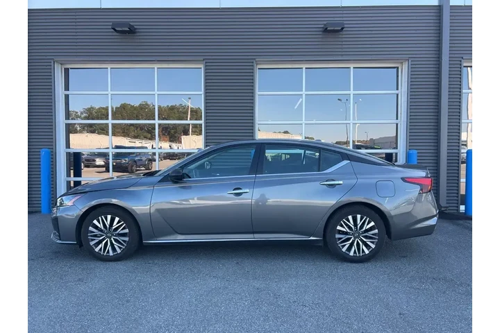 $19999 : Nissan Altima 2024 2.5 SV 4d image 2