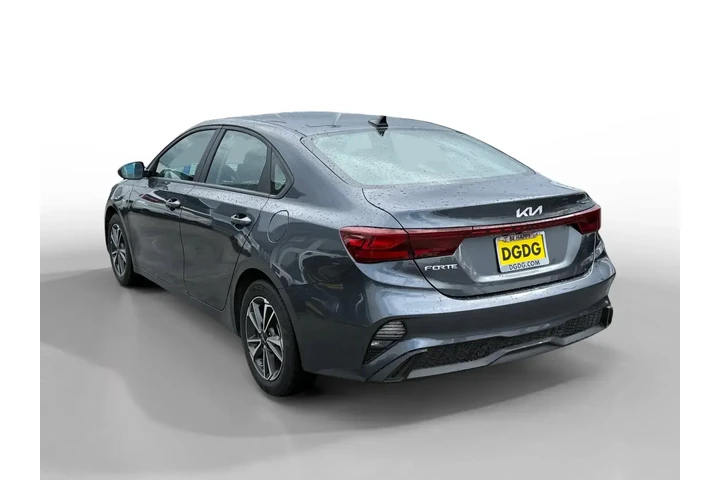 $16773 : Kia Forte 2024 LXS 4dr Sedan image 3