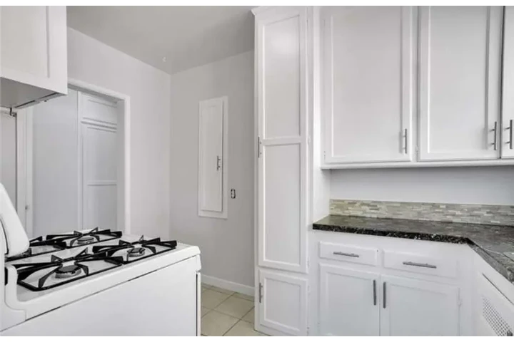 $2295 : Apartamento de renta image 9