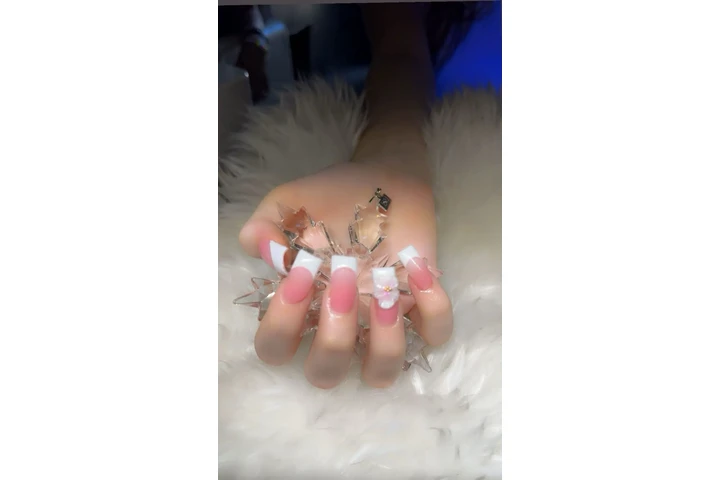 Servicios de uñas image 1