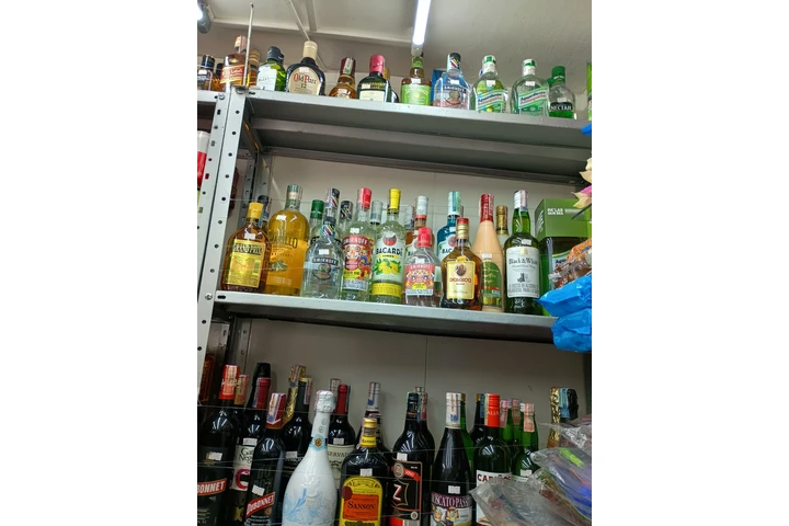 $78000000 : Cigarreria y dulceria image 9