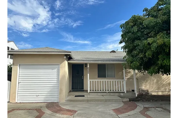 $2000 : Walking distance to bakery, image 1