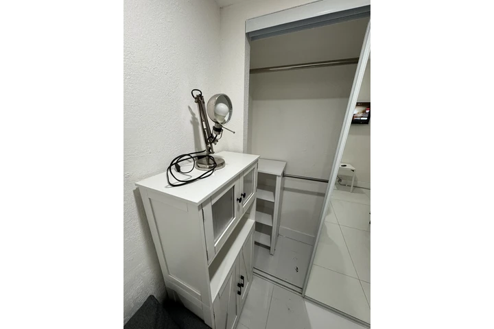 $850 : Roomate image 3