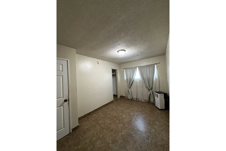 $825 : Rento cuarto privado image 2