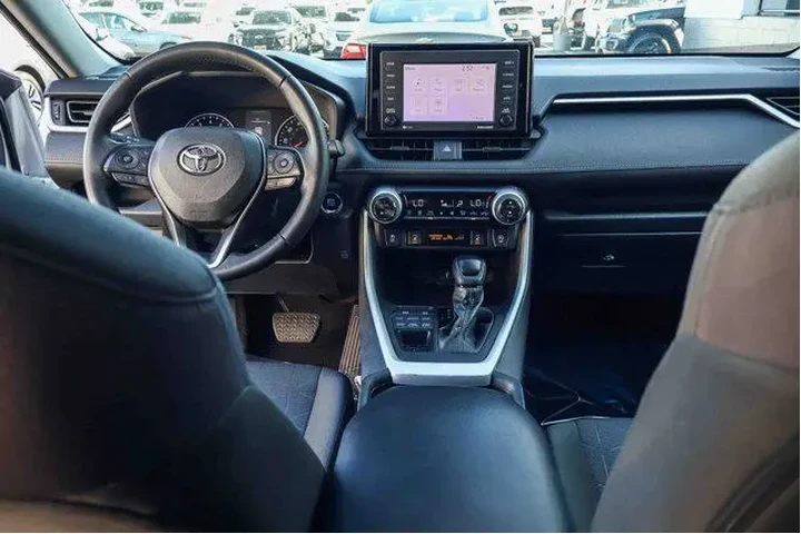 $25500 : Toyota RAV4 2022 AWD XLE 4dr image 7