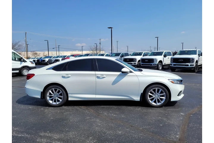 $25495 : Honda Accord 2021 LX 4dr Sed image 2