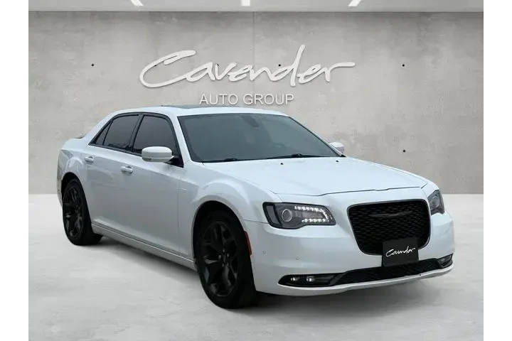 $22981 : Chrysler 300 2021 S V6 4dr S image 2