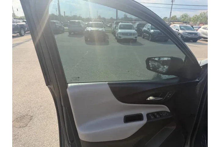 $9850 : 2019 Equinox LS image 10