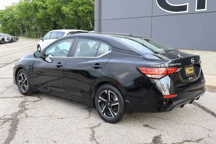 $18488 : 2024 Sentra SV CVT image 6