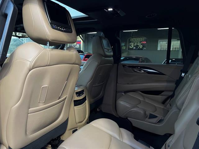 2018 Escalade 2WD 4dr Platinum image 8