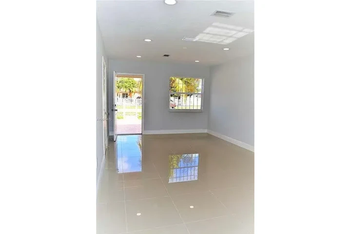 $1570 : Listo En North Miami image 2