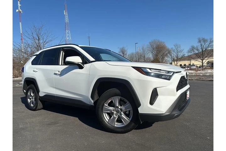 $26000 : Gold Certified2024 RAV4 XLE image 1