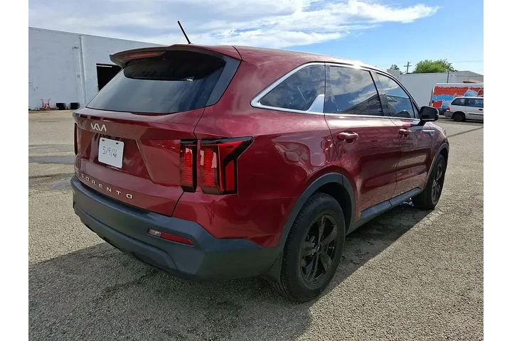 $24798 : Kia Sorento 2022 LX 4dr SUV image 4