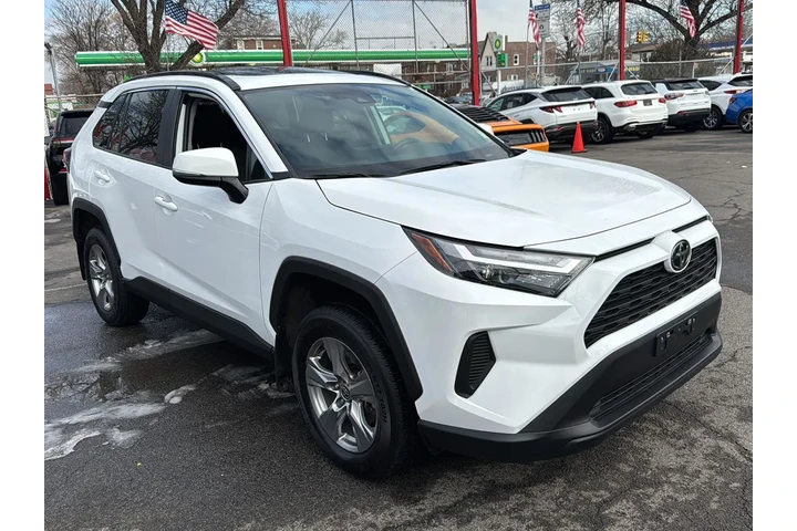 $29490 : Toyota RAV4 2024 AWD XLE 4dr image 1
