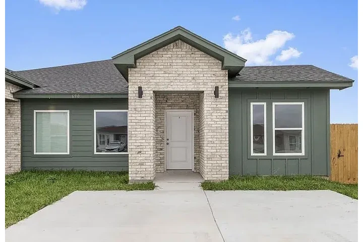 $800 : HOUSE RENT IN BROWNSVILLE TX image 3