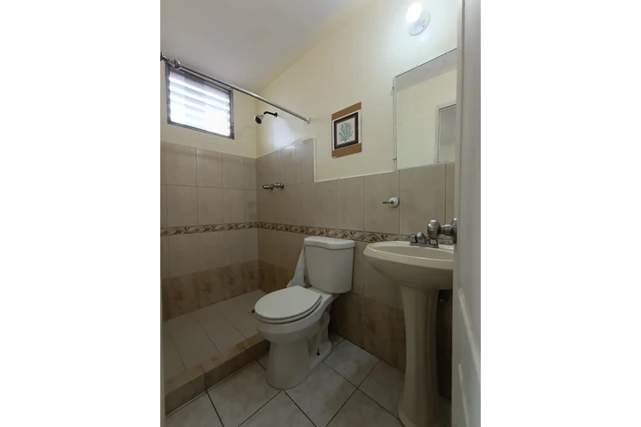 $650 : Alquiler 2 cuartos 2 baños image 2