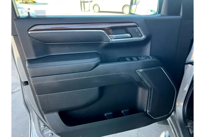 2023 Silverado 1500 LT Crew C image 10
