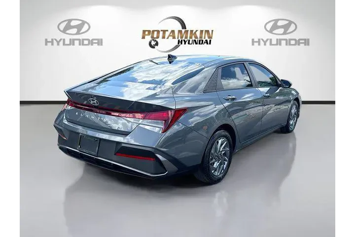 $18422 : Hyundai ELANTRA 2024 SEL 4dr image 5