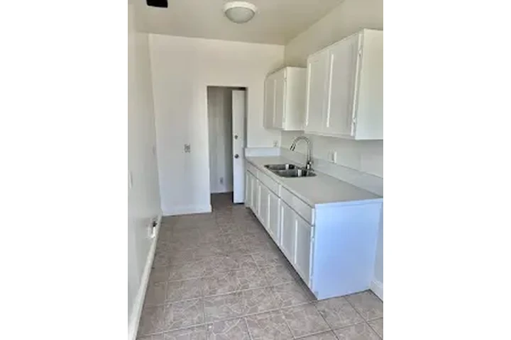 $1,895/MES. LOS ANGELES. image 7