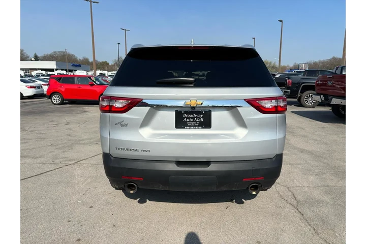 2021 Traverse AWD 4dr LS w/1LS image 3