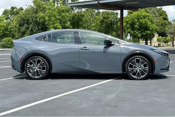 $30468 : Toyota Prius 2025 LE 4dr Hat image 10