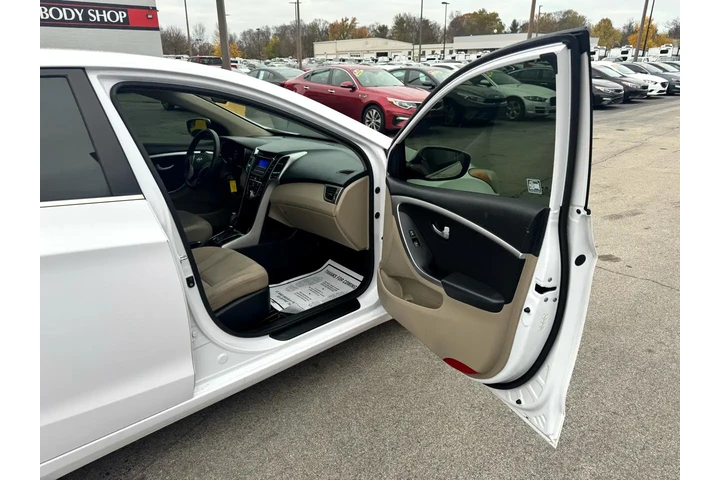 $8980 : 2015 Elantra GT 5dr HB Auto image 8