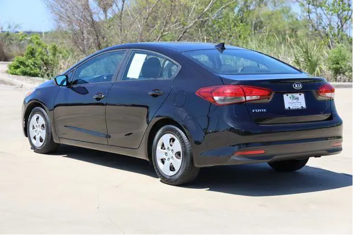 $9418 : Kia Forte 2018 LX 4dr Sedan image 6