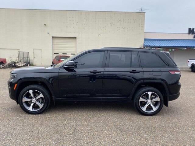 $34578 : 2023 Grand Cherokee Altitude image 4