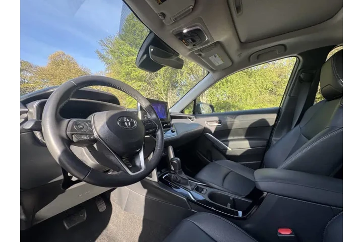 $21999 : 2024 Corolla Cross XLE image 7