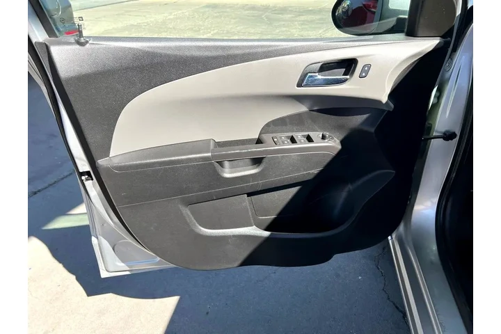 2014 Sonic LT Auto Sedan image 10