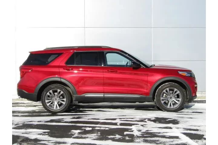$33999 : Ford Explorer 2023 AWD XLT 4 image 4