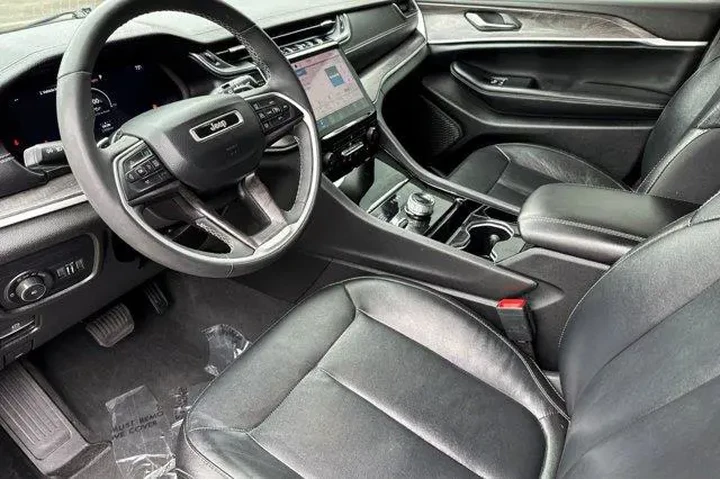 $31789 : Jeep Grand Cherokee L 2023 4 image 9