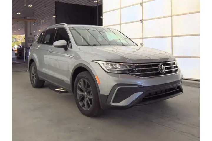 $19890 : Volkswagen Tiguan 2023 SE 4d image 4