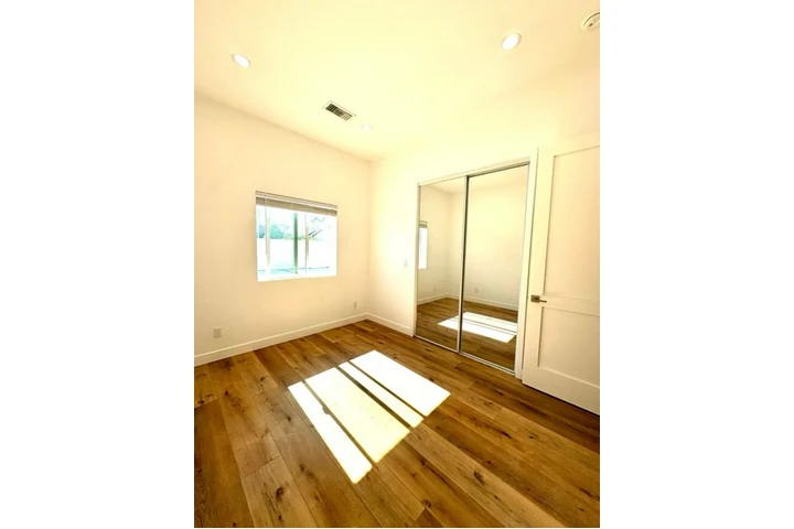 $2500 : Beautiful 3Bed 2Ba Home in LA image 7