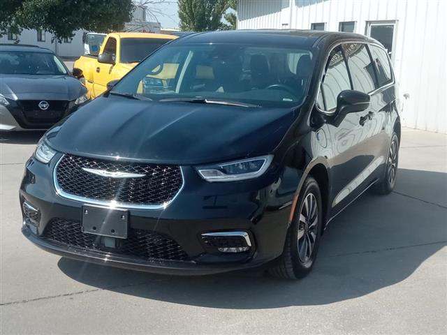 $25998 : 2022 Pacifica image 1