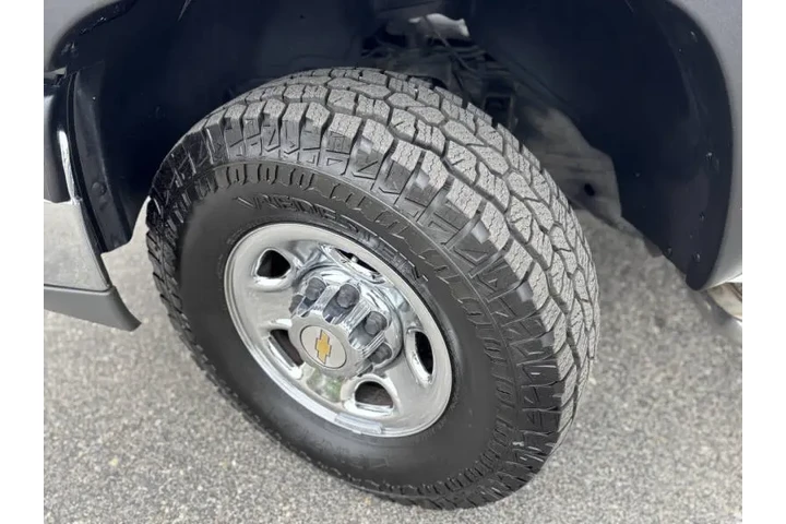 $12999 : 2005 Silverado 2500HD image 3