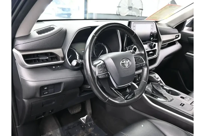 $25489 : Toyota Highlander 2021 XLE 4 image 10