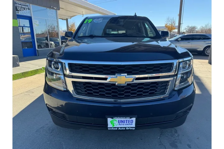2019 Suburban LT 4WD image 2