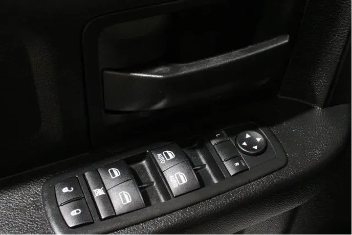 $18692 : Ram 1500 2014 4x2 Express 4d image 7